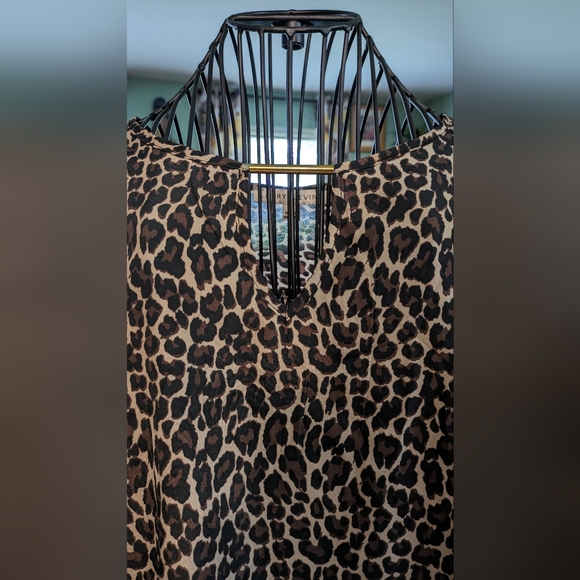Larry Levine.Animal Print Blouse - Picture 3 of 3